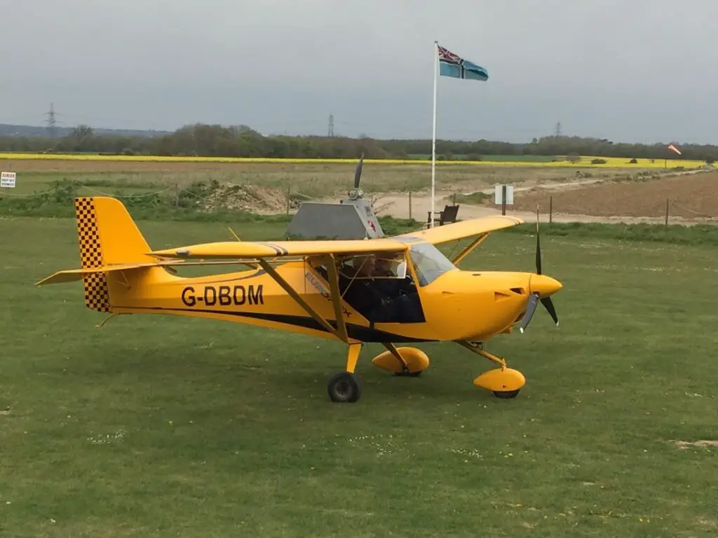 learn to fly a microlight