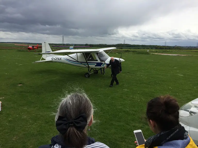 lear to fly a microlight